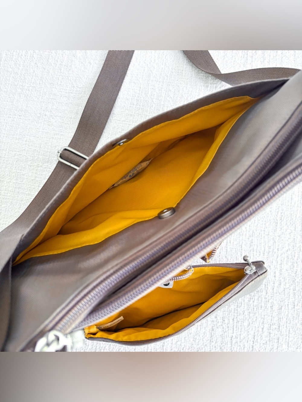 Baggallini cross over crossbody. - Picture 13 of 16
